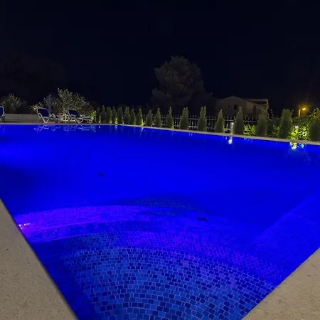 Tramonto Apartment *